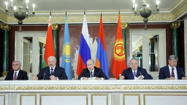 Rosja zwiera szyki. Do Eurazjatyckiej Unii Gospodarczej dołączyły Armenia i Kirgistan
